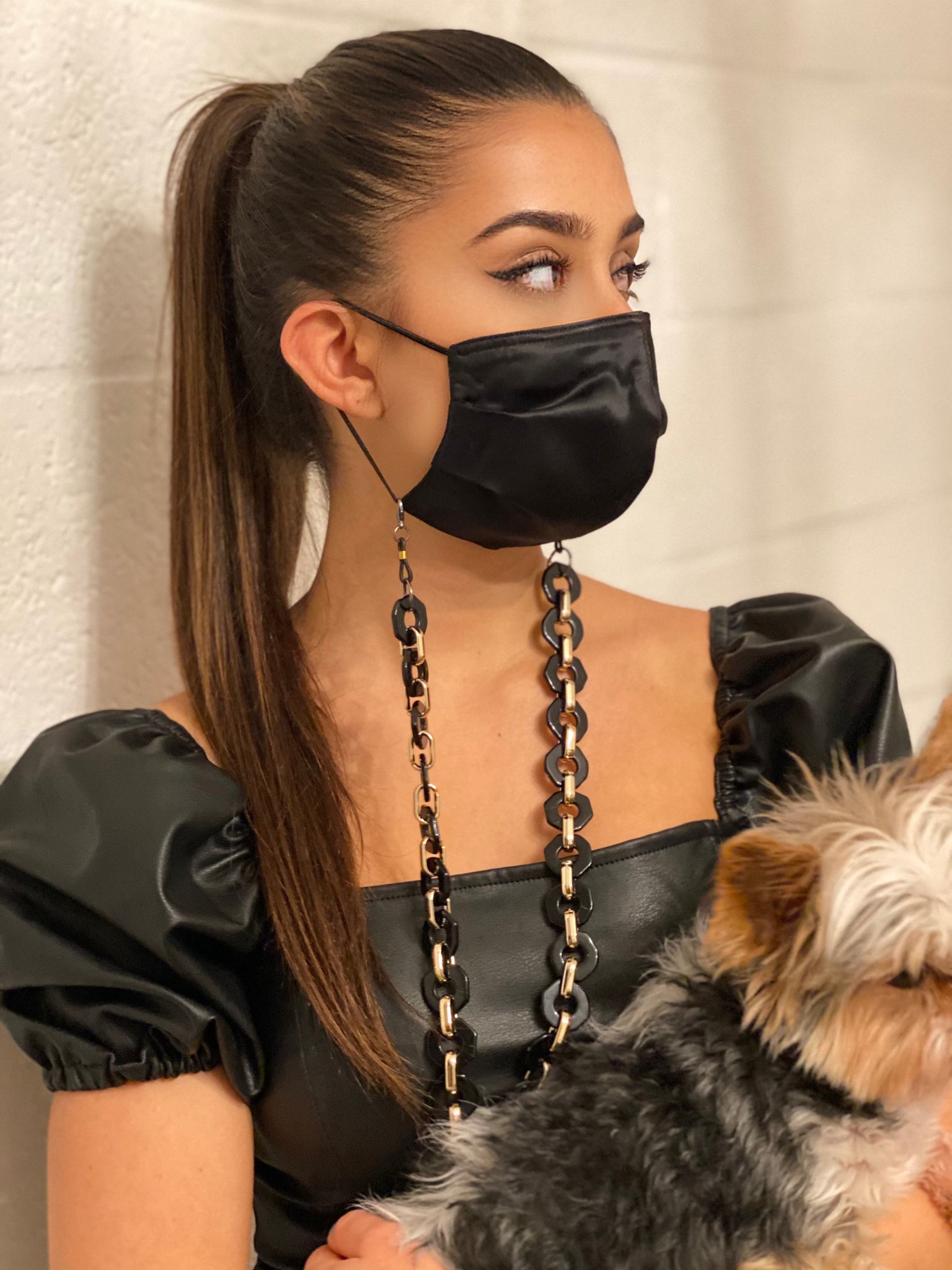 Luxury Mundmaske aus Seide, atmungsaktiv mit Kette - Chili Bang Bang